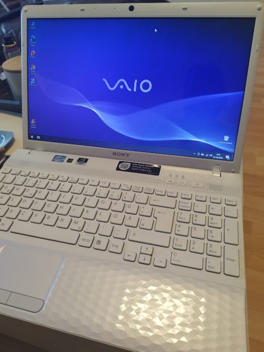 Laptop Sony Vaio; i3 2350; 8GB; 240 SSD; GF 410; 15.6"