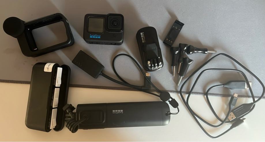 Prodajem GoPro Hero 11 black  +  dodaci