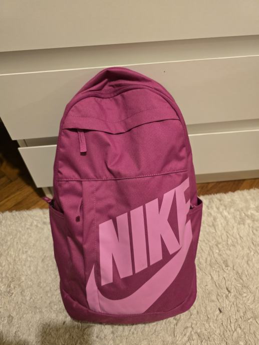 Prodajem nike zenski ruksak