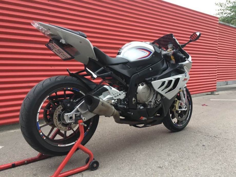 Bmw s1000rr akrapovic