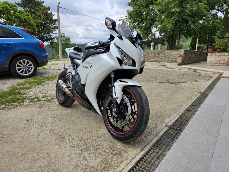 Honda CBR1000RR 998 cm3, 2014 god.