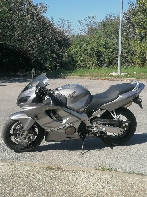 Honda CBR600F  599 cm3 moguca zamjena, 2006 god.