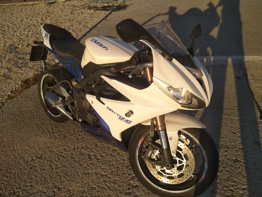 AKCIJA DO 03.10 Triumph Daytona 675 cm3, 2013 god.