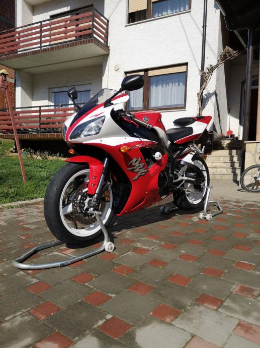 Yamaha R1 1000, 2003 god.