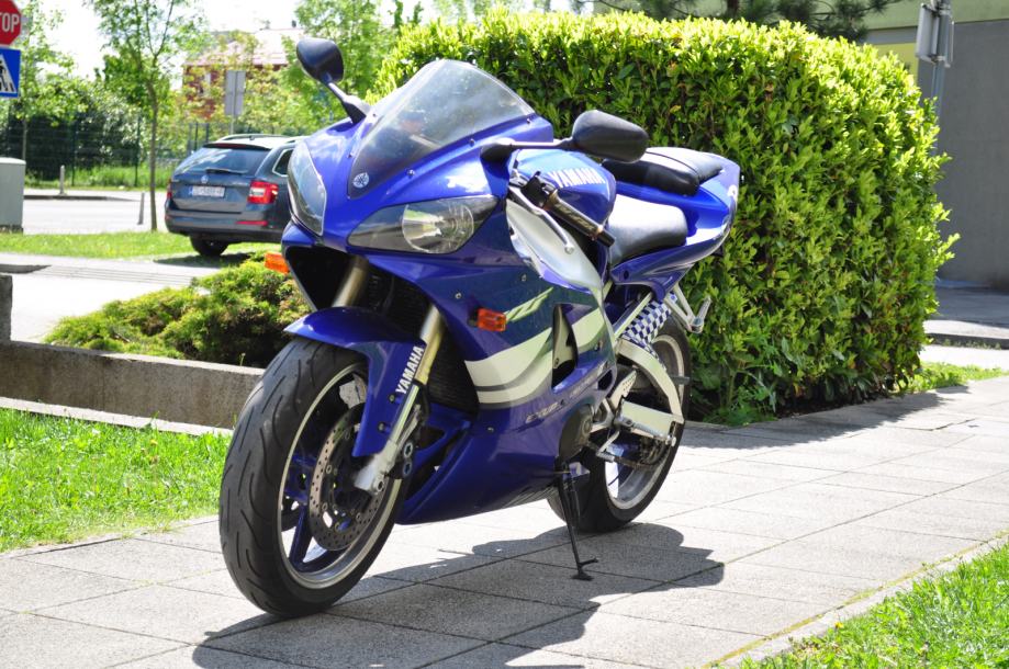 Yamaha YZF R1 999 cm3, 2000 god.