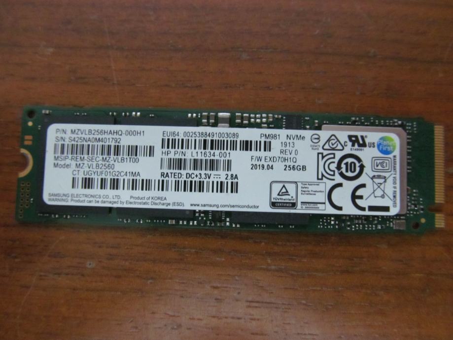 SAMSUNG SSD - 256 GB - SSD 10/13 - 21.12.2024.