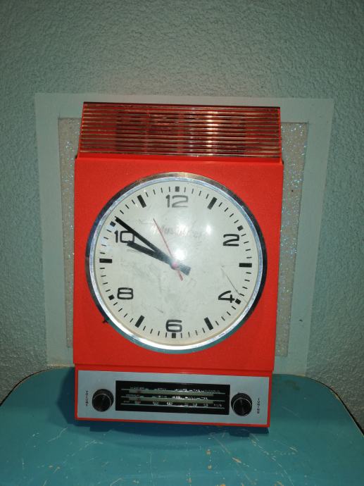 Space age zidni sat - radio Musiclock iz 1970-tih