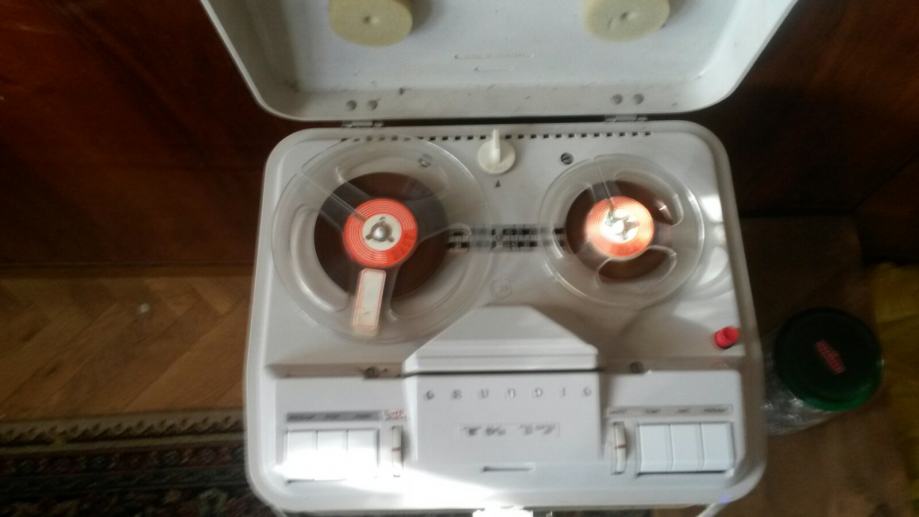 Stari magnetofon Grundig TK 17