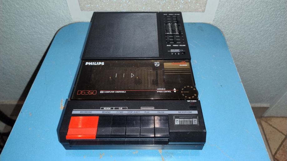 Vintage kasetofon Philips iz 1983. g.