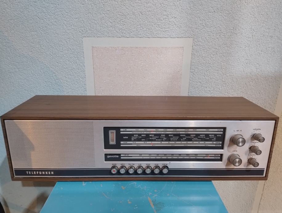 Vintage radio Telefunken, model Favorite 201