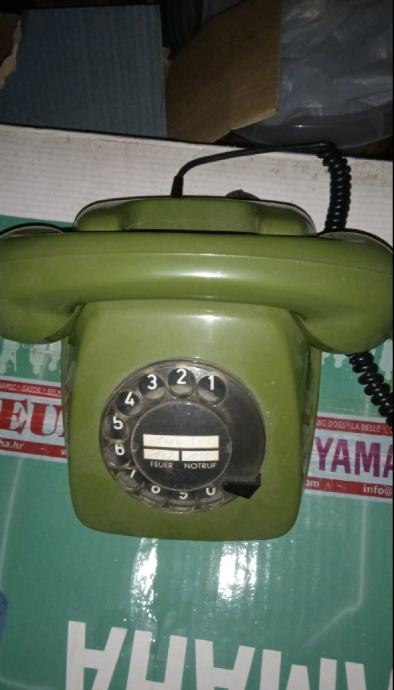 vintage zeleni telefon