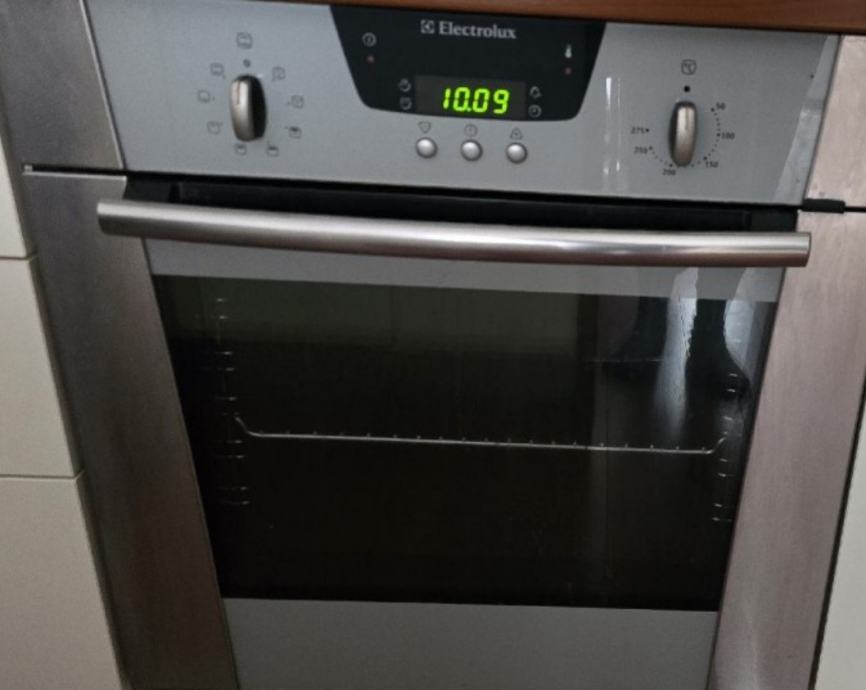  Electrolux EOB4630X električna ugradbena pećnica