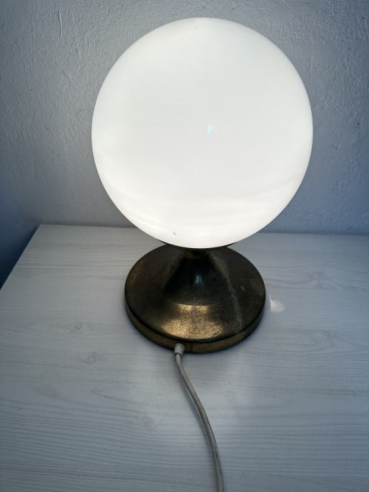 Vintage metalna stolna lampa,pali i radi,visina 43cm