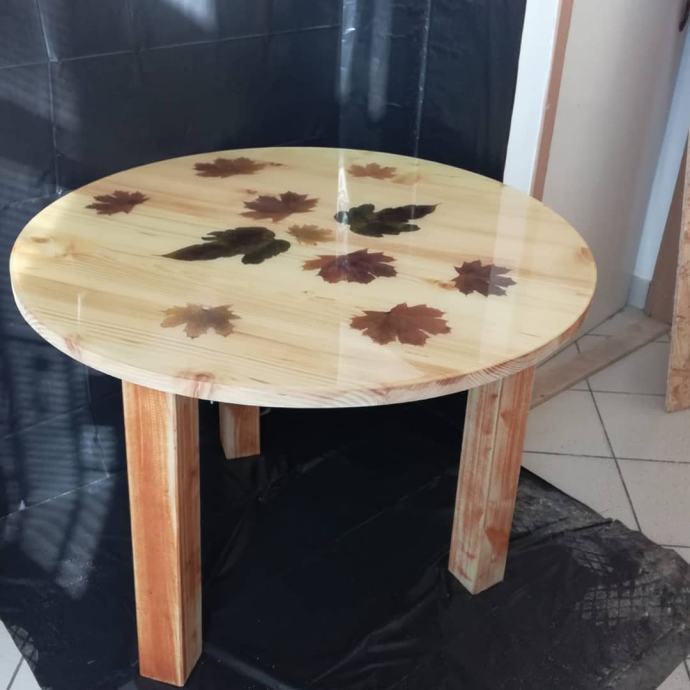 Prodajem ručno rađeni unikatni stol