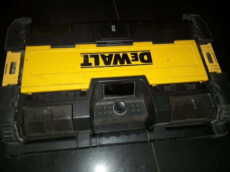 DEWALT RADIO