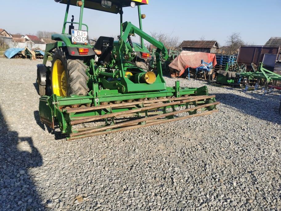 John Deere 2130