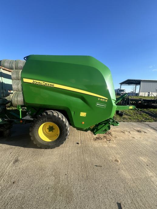 Rolo balirka John Deere V451R