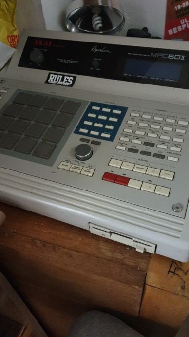 Akai MPC 60 ll