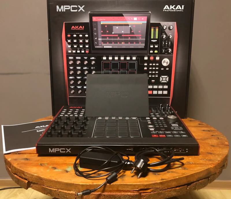 Akai MPC X - Sampler + Sequencer - NOVO