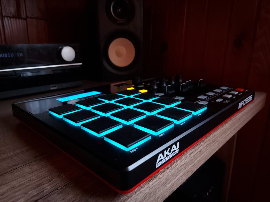 Akai MPD226 pad kontroler