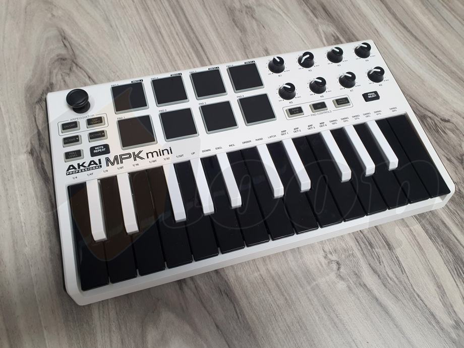 Akai MPK mini MKII White Limited Edition