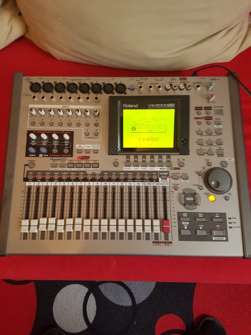 Roland vs 2000 cd