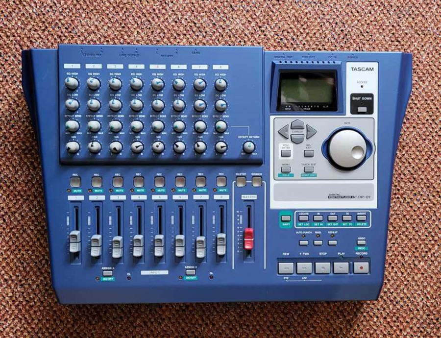 Tascam DP01 prijenosni snimač