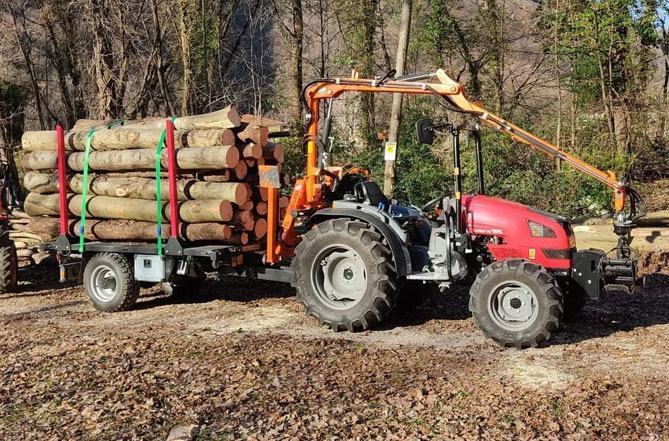 ŠUMARSKI UTOVARIVAČ ZA TRUPCE ZA TRAKTOR P.A.S. 300