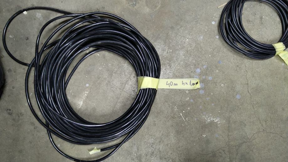 Kabel 4 x  1 mm2 ,40m prodajem za 20 E