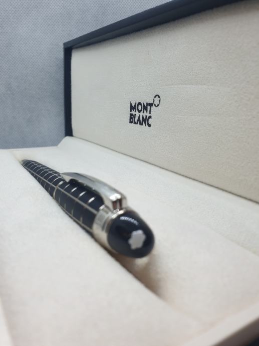 Montblanc 2024 starwalker 8857