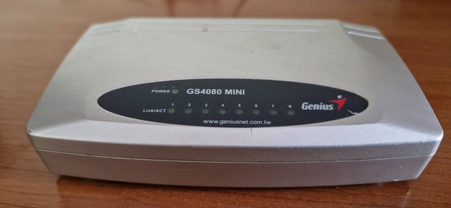 Genius GS4080 Mini 8-port switch