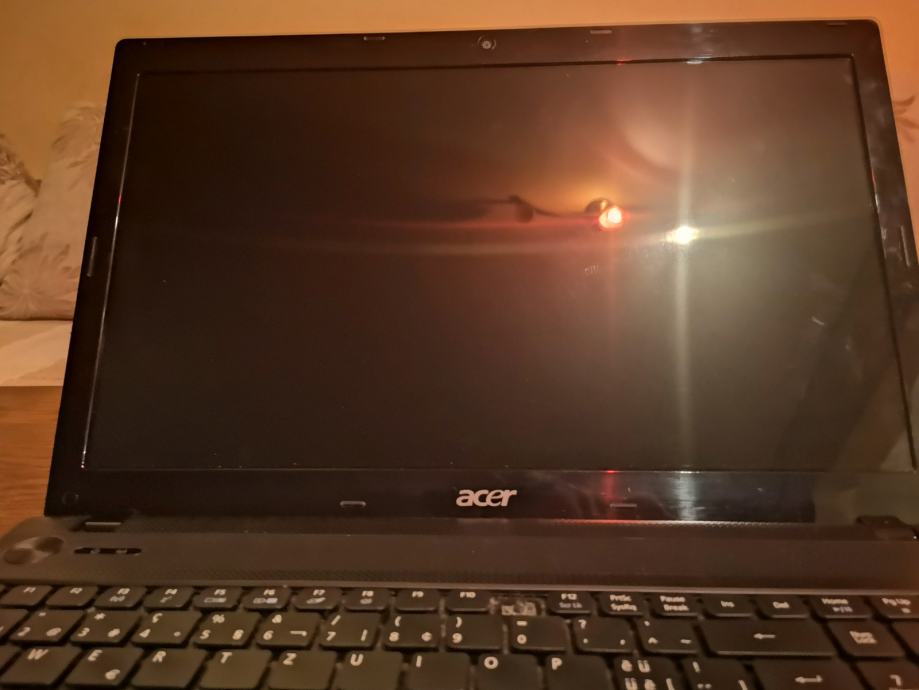 Acer Aspire 5552 laptop