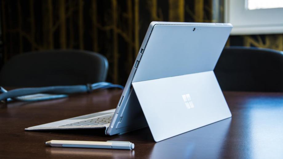 Microsoft Surface Pro 5 + Type Cover