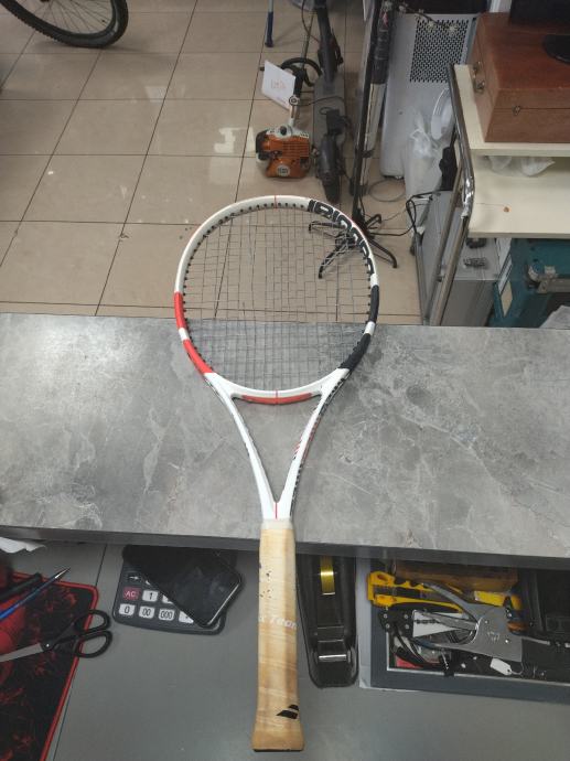 BABOLAT PURE STRIKE 100