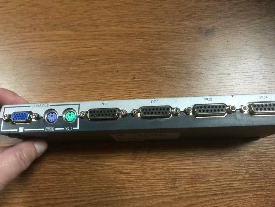 Daxten SCOUT kvm Switch 4 portni