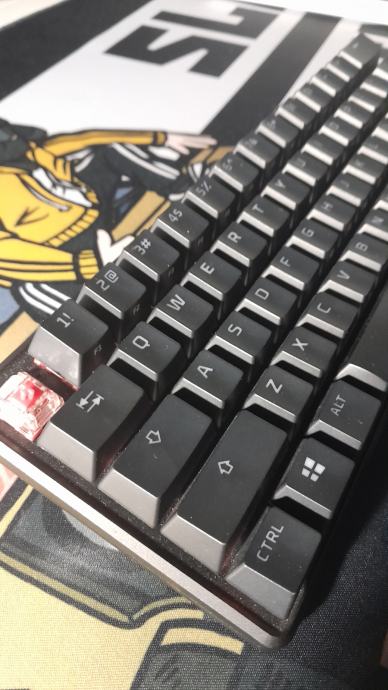 ❗️Hyperx alloy origins 60% + bijeli i crni pudding keycaps❗️