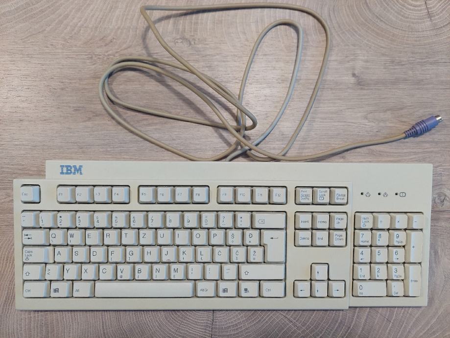 IBM tipkovnice