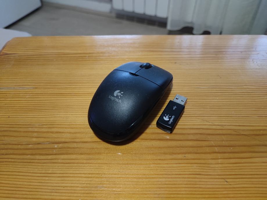 Logitech miš