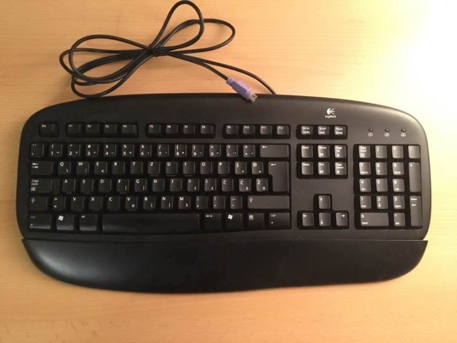 Logitech tipkovnica