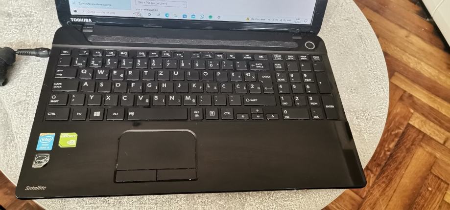 prodajem Toshiba laptop