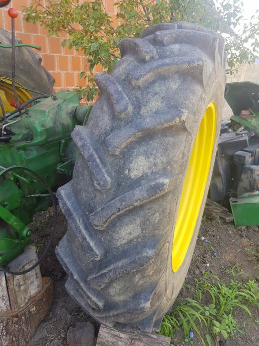 John Deere kotač 18.4R38