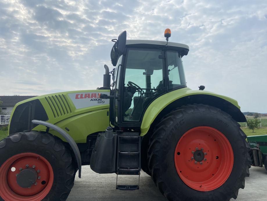 Claas Axion 810