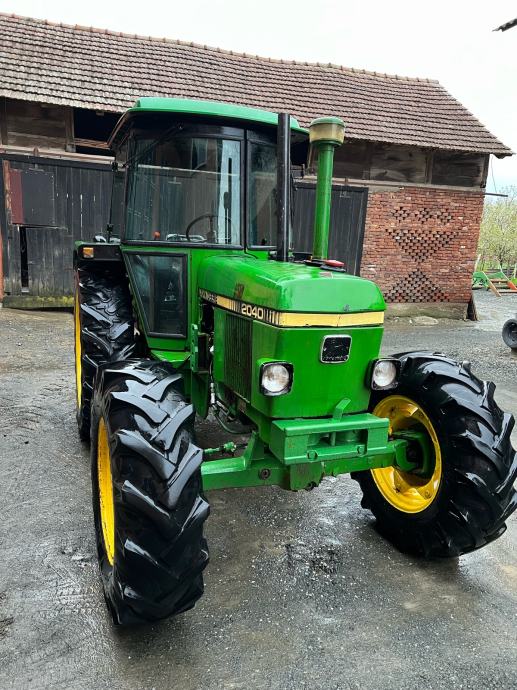 John Deere 2040