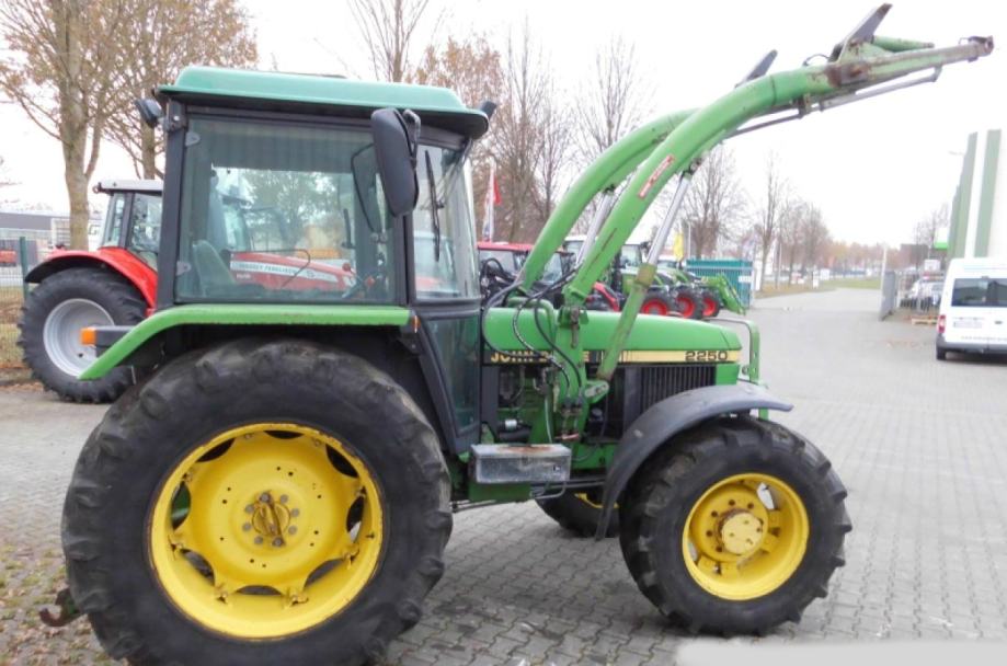 John Deere 2250