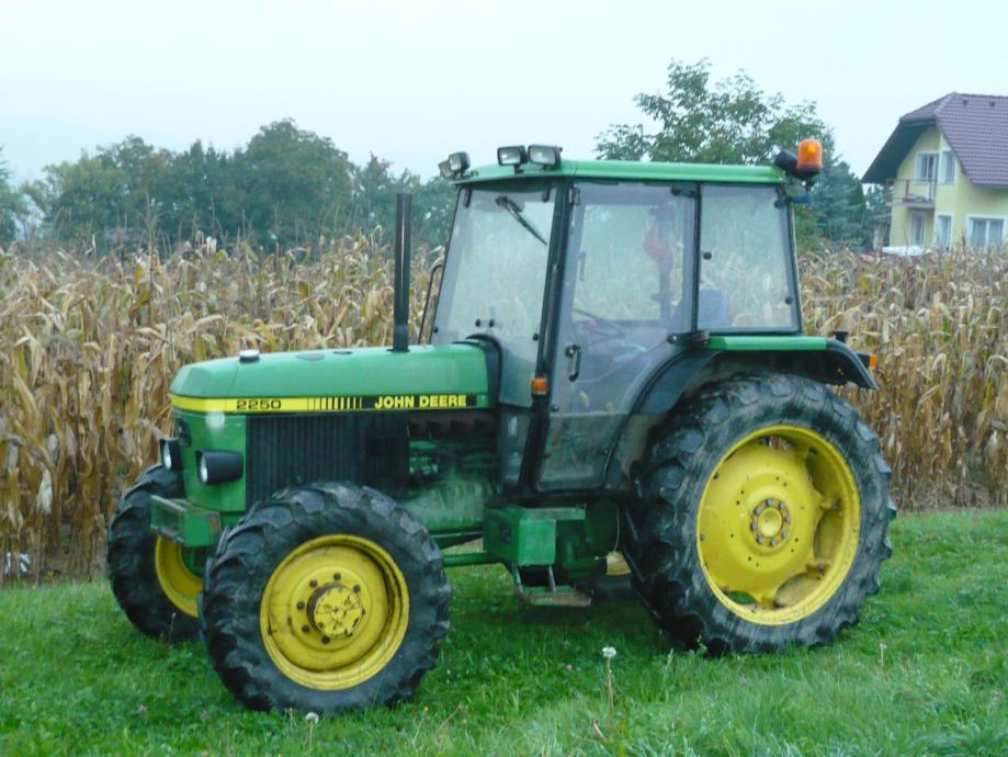 JOHN DEERE 2250