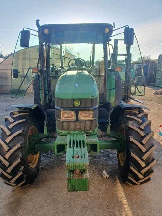 JOHN DEERE 5820