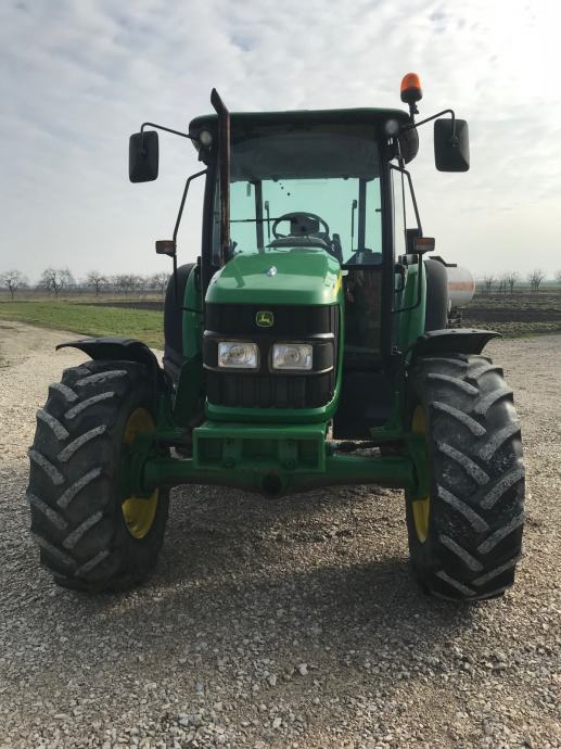 JOHN DEERE 5820