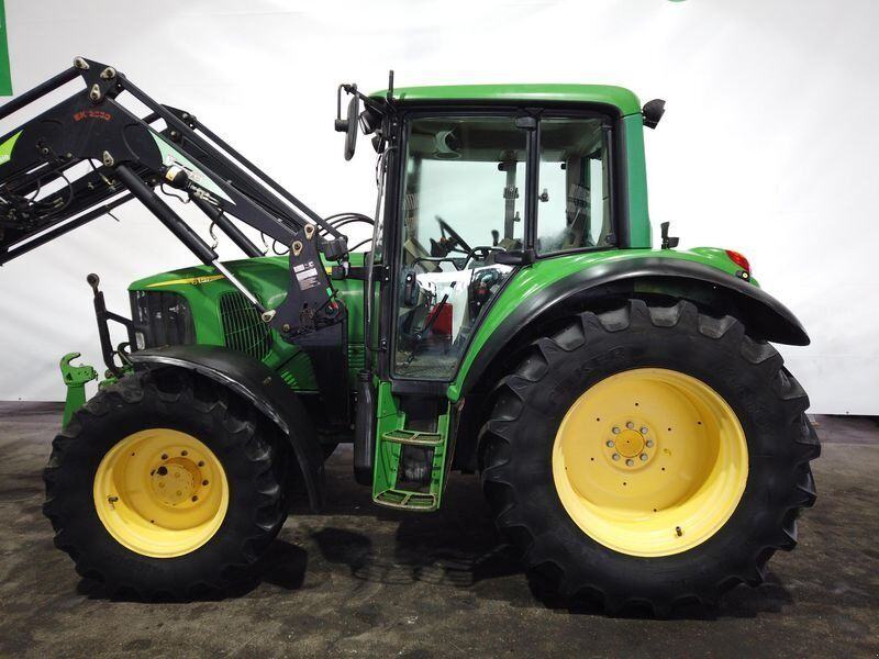 John Deere 6120