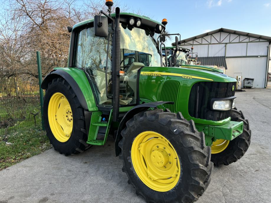 John Deere 6220