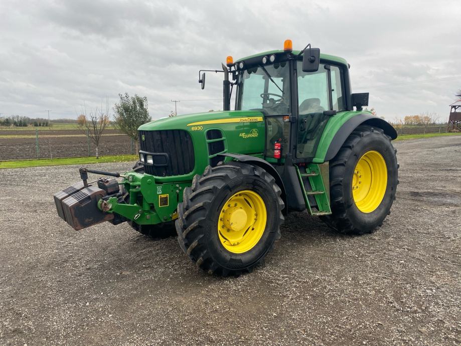 John Deere 6930